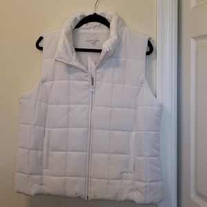 NY&CO white puff vest NWT